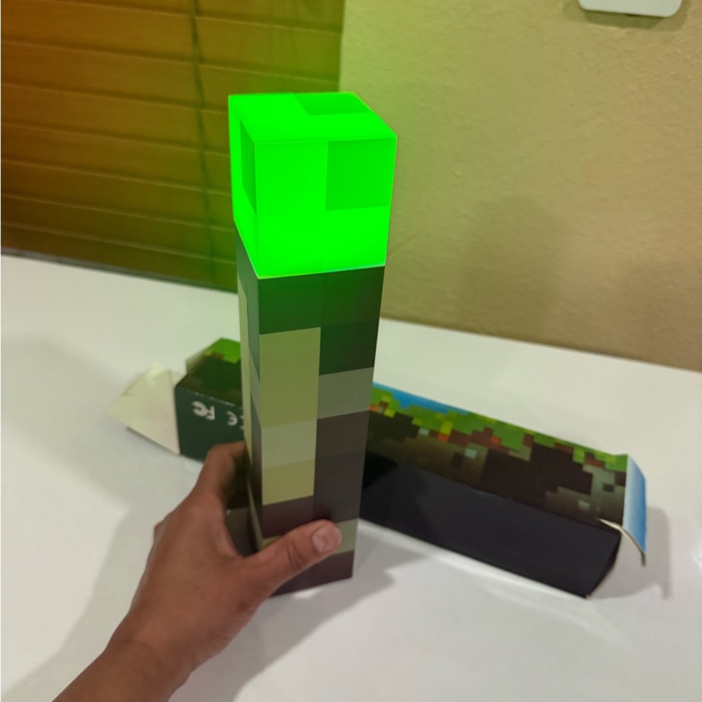 Minecraft Green Light-Up Torch